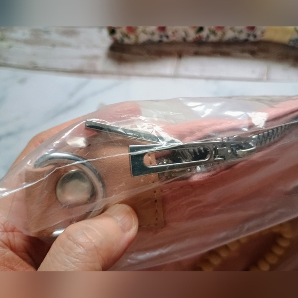 Alo Yoga Travel Gym Duffle Bag In Pink - Picture 5 of 7